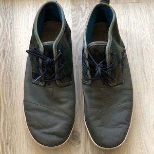 Tom’s 10.5 shoes
